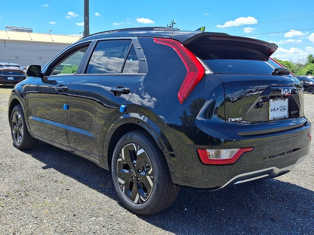 New 2026 Black Kia Wind image 3