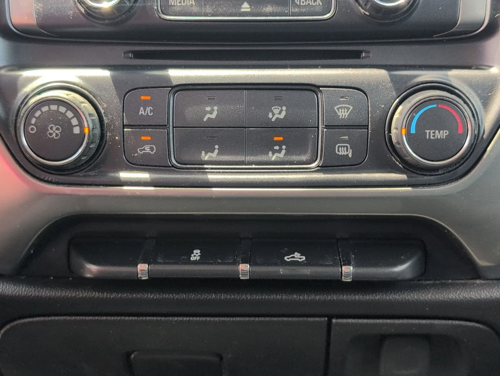 Used 2018 BLACK Chevrolet LT image 20