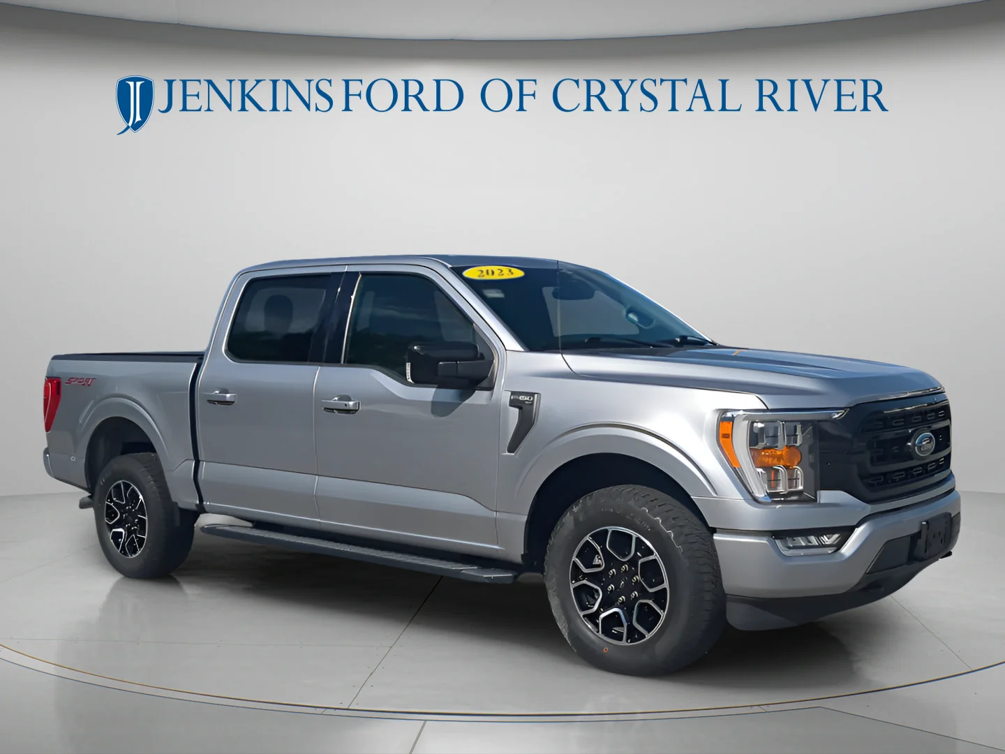 Used 2023 Avalanche Gray Ford XLT image 10