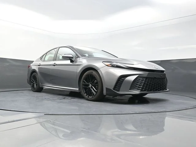 Used 2025  Toyota SE image 30