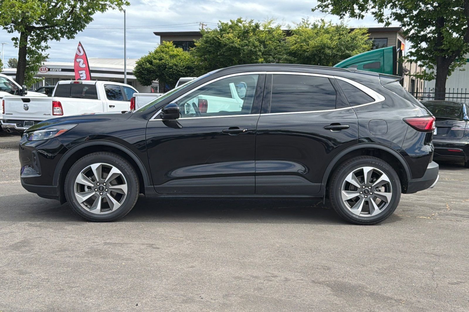 Used 2024  Ford Platinum image 7