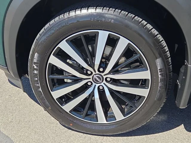 Certified Used 2023 Green Pearl Nissan Platinum image 10