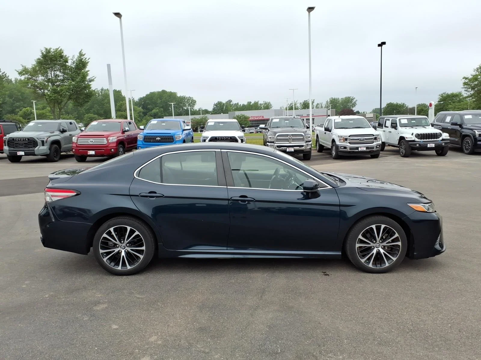 Certified 2018 Toyota Camry SE with VIN 4T1B11HK3JU591738 for sale in Burnsville, Minnesota