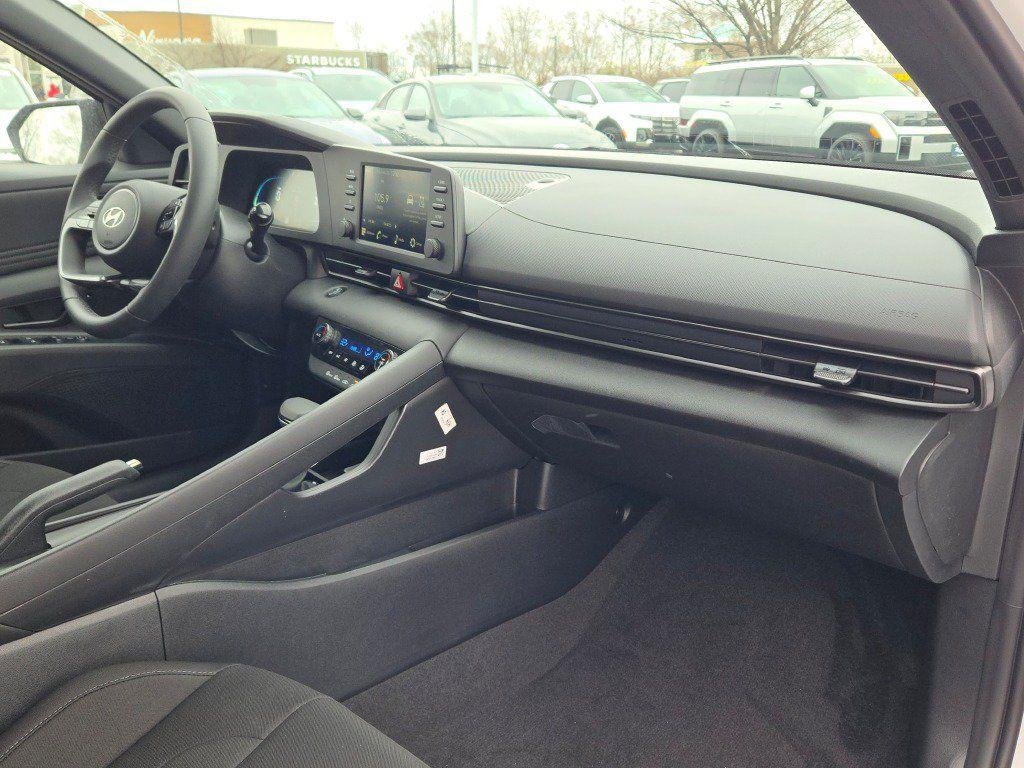 New 2026 White Hyundai SEL Sport image 8