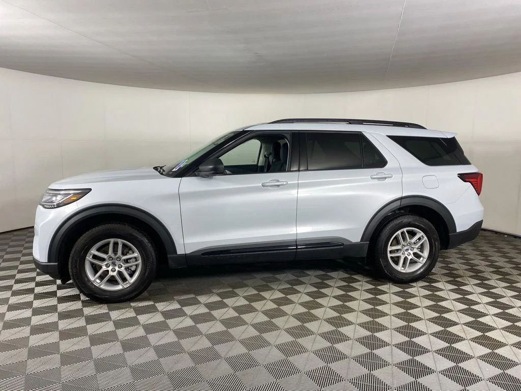 Used 2026 Star White Ford Active image 6