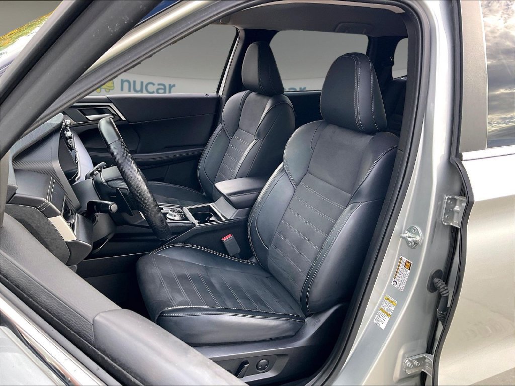 Used 2024 Silver Mitsubishi SE image 9