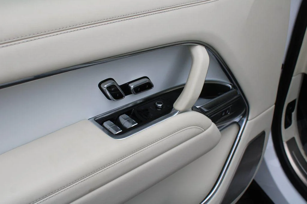 New 2024 Ostuni Pearl White Land Rover SV image 19