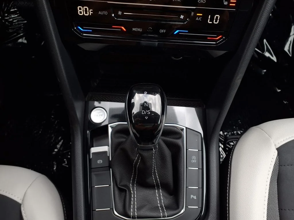 New 2026 Deep Black Pearl Volkswagen 1.5T SE image 17