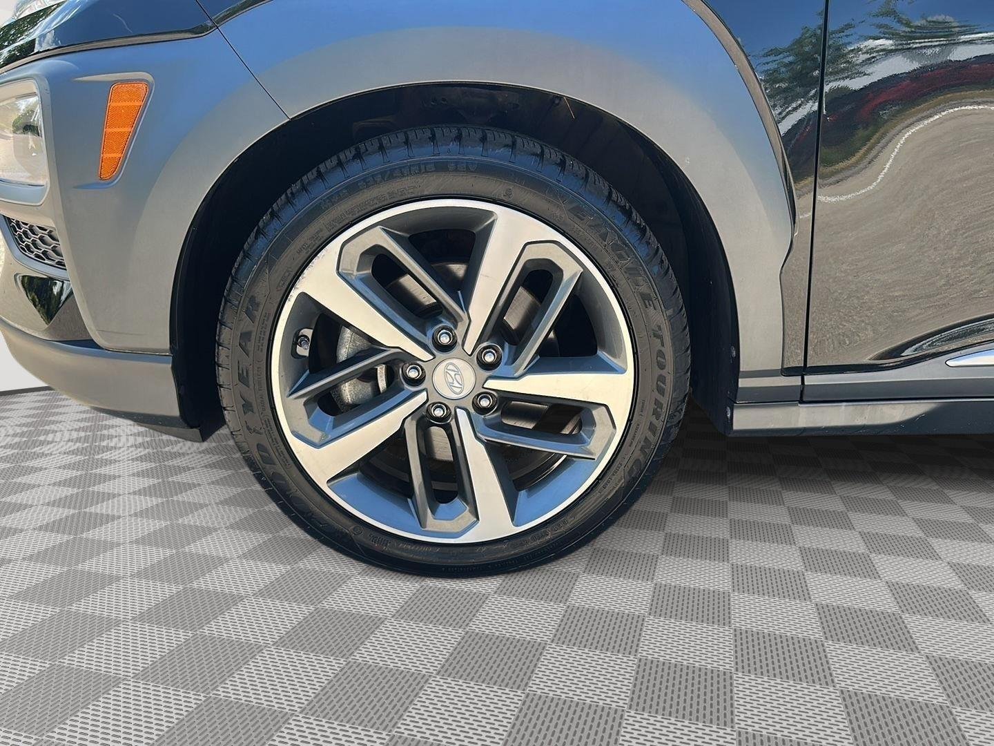 Used 2020 Ultra Black Hyundai Limited image 9