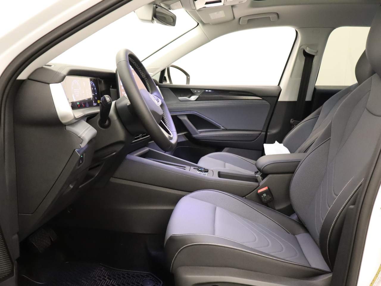 New 2026 Pure White Volkswagen SE 4Motion image 15