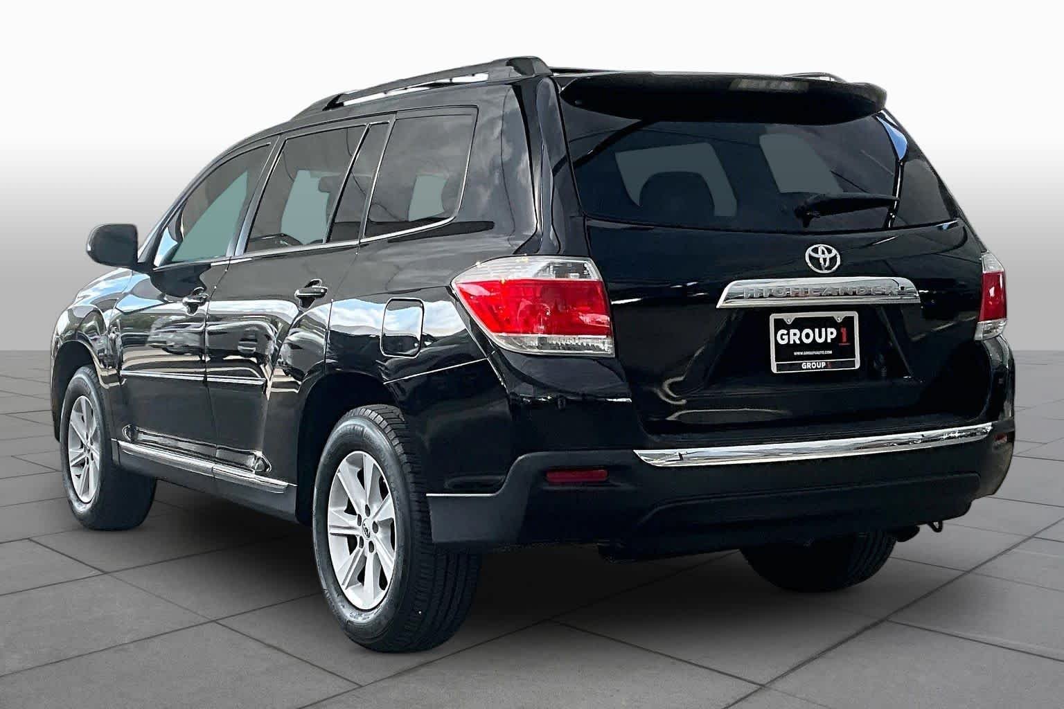 Used 2013 Black Toyota SE image 11
