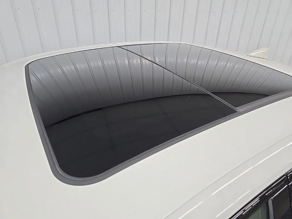 Used 2023 White Cadillac V-Series image 13