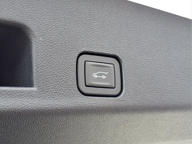 New 2027 Polar White Tricoat Chevrolet LT image 21