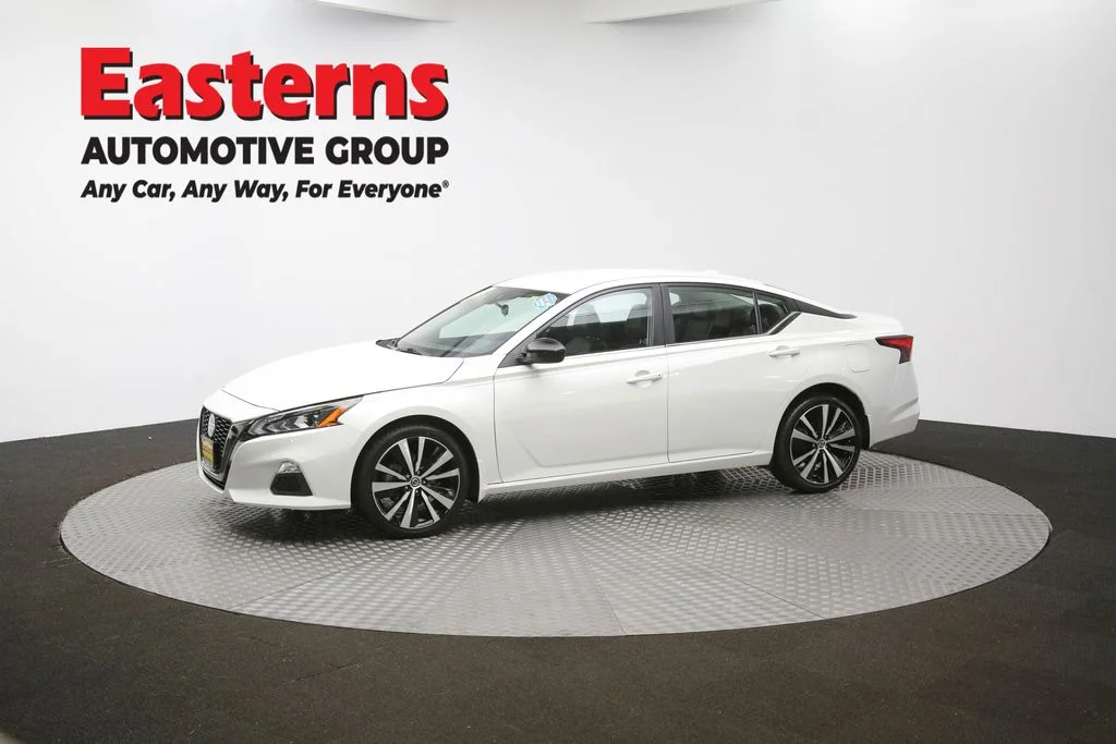 Used 2022 White Nissan 2.5 SR image 53