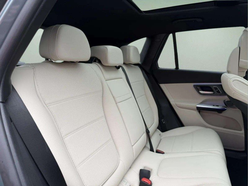 Used 2025 Verde Silver Metallic Mercedes-Benz GLC 300 image 24