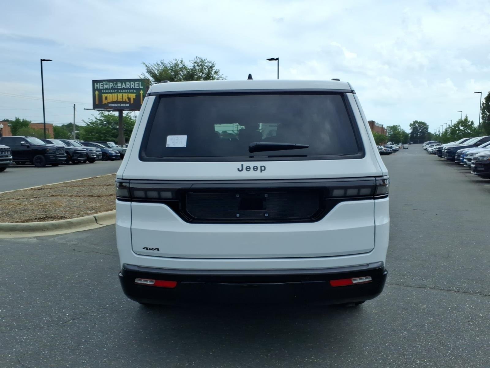 New 2026 Bright White Clear-Coat Exterior Paint Jeep Limited Altitude image 17