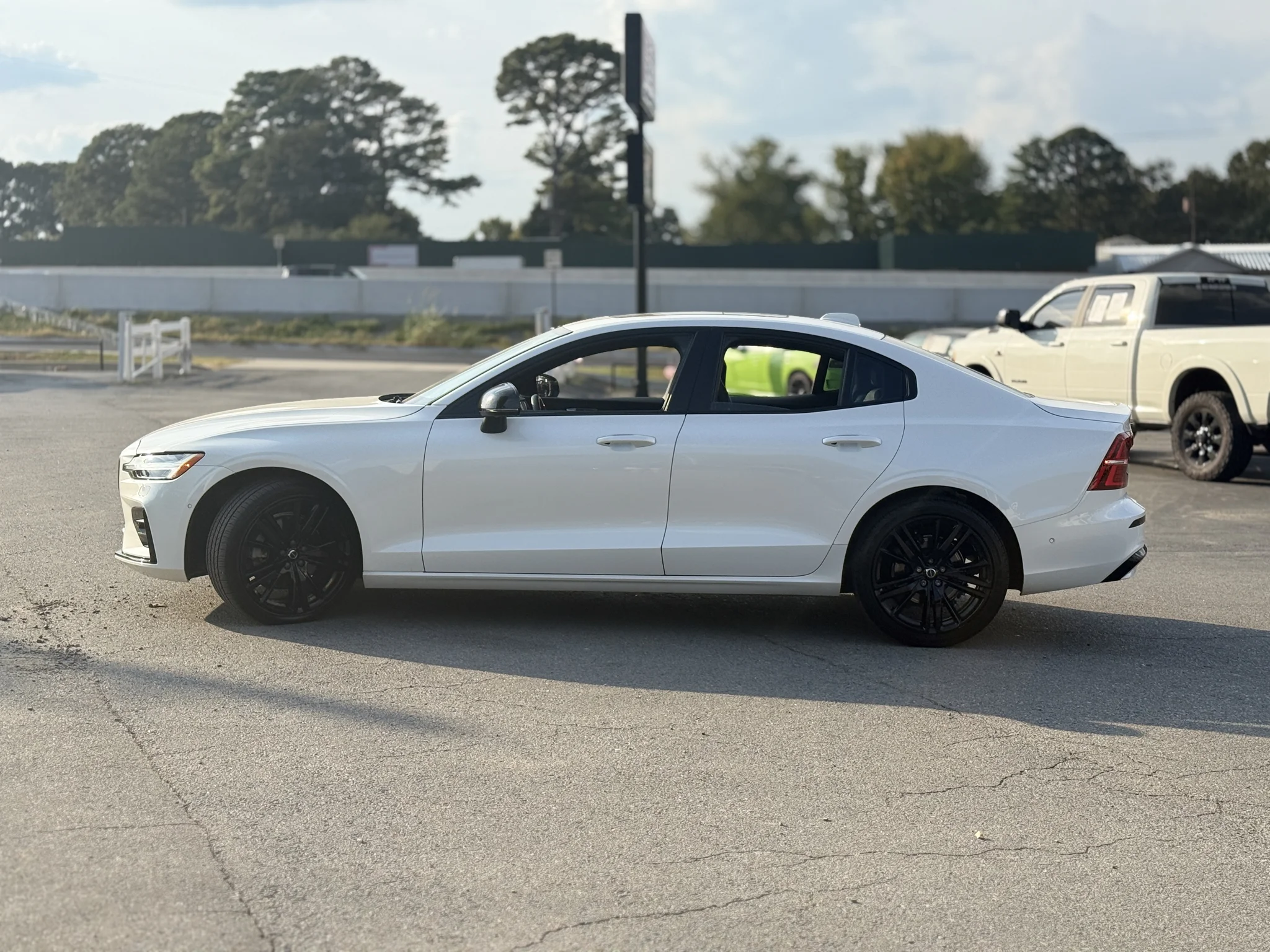 Used 2024 Crystal White Metallic Volvo Plus Black Edition image 4