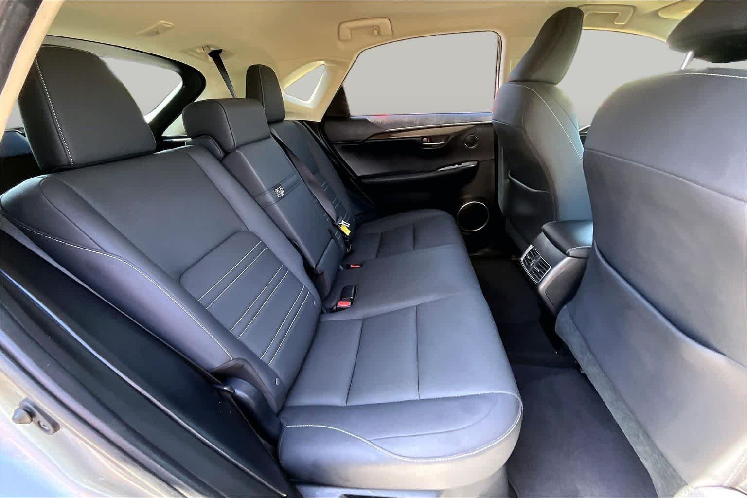 Used 2019 Atomic Silver Lexus  image 20