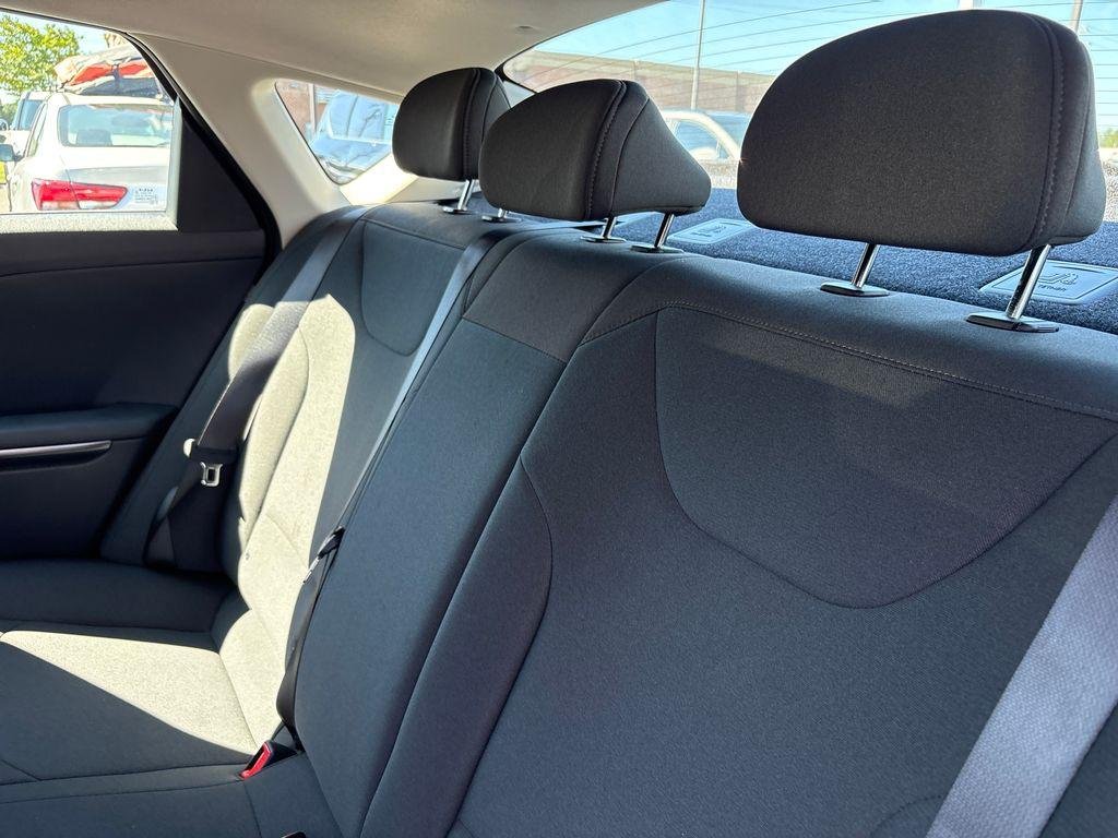 New 2026 Snow White Pearl Kia LXS image 25
