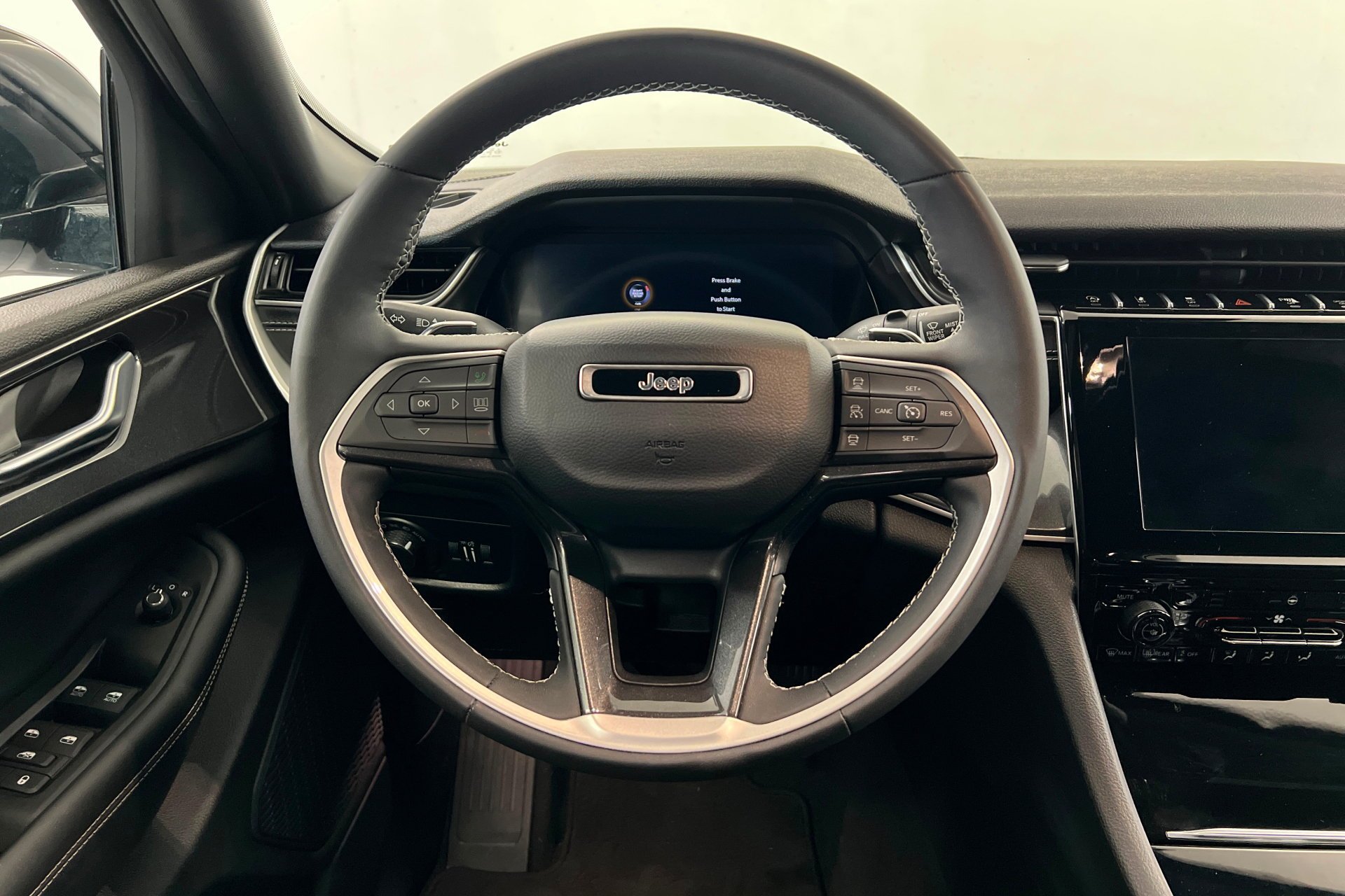 2023 Jeep Grand Cherokee Altitude - Photo 13