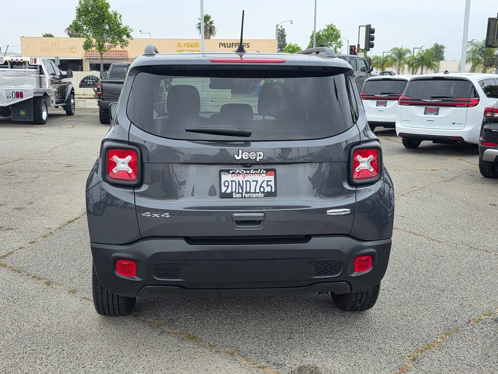 Certified Used 2022 Gray Jeep Latitude image 6