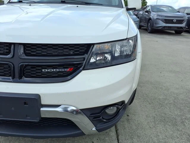 Used 2017 White Dodge Crossroad image 14