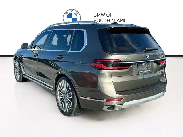 Used 2025 Green BMW xDrive40i image 5