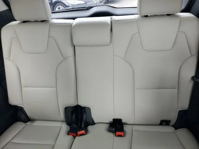 Used 2021 White Kia SX image 24