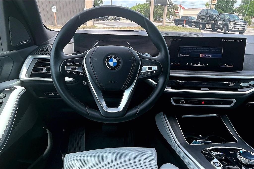 Used 2024 Blue BMW xDrive40i image 8