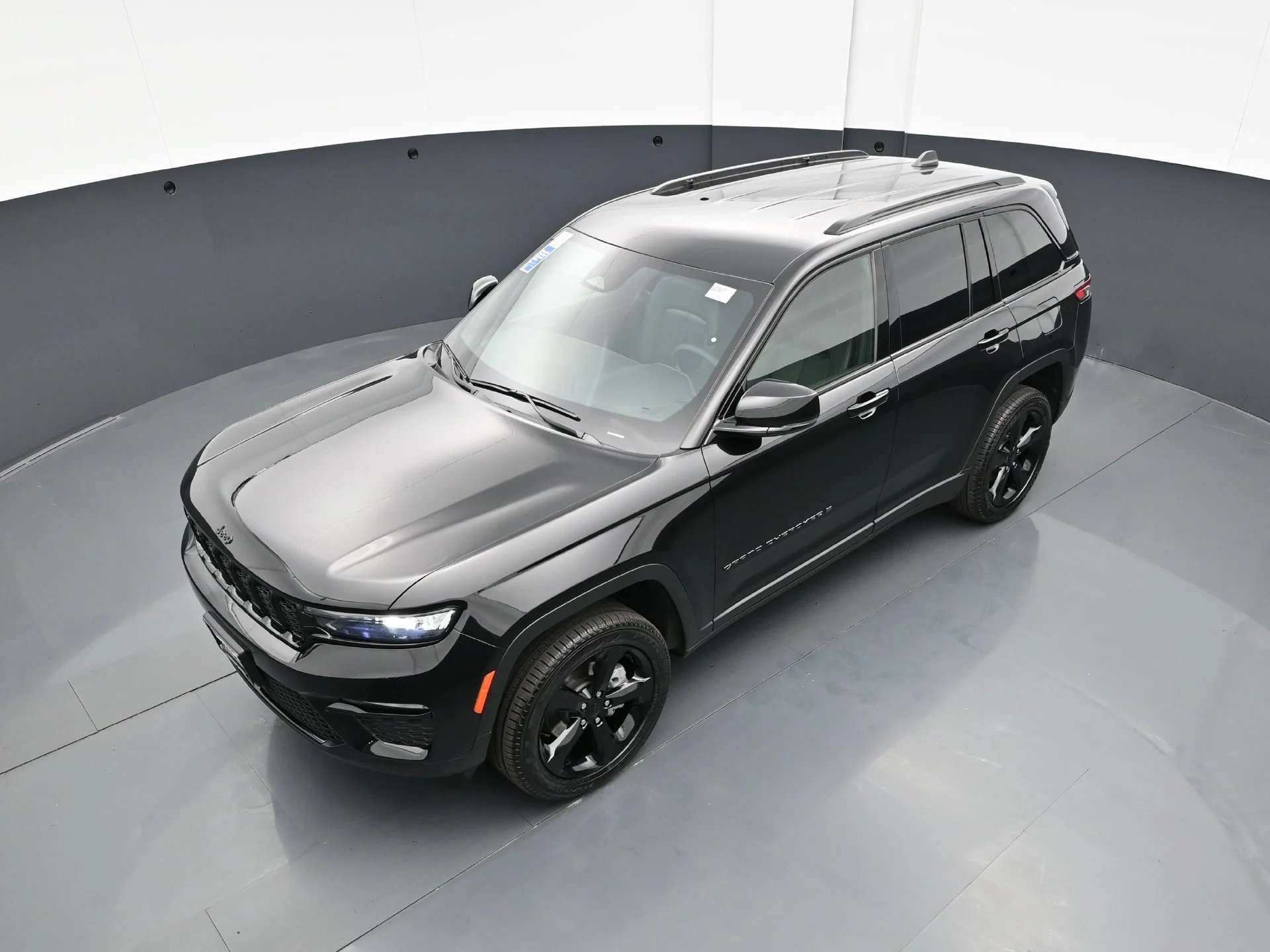 Used 2025 Diamond Black Crystal Pearlcoat Jeep Limited image 43