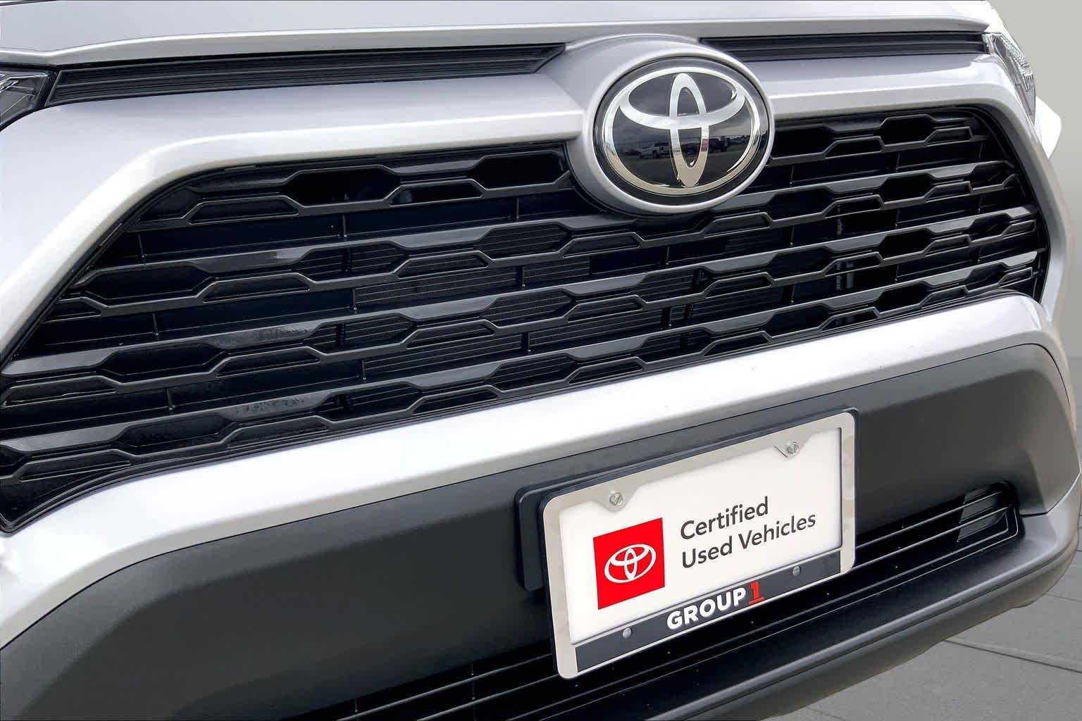 Used 2025 Silver Sky Metallic Toyota LE image 29