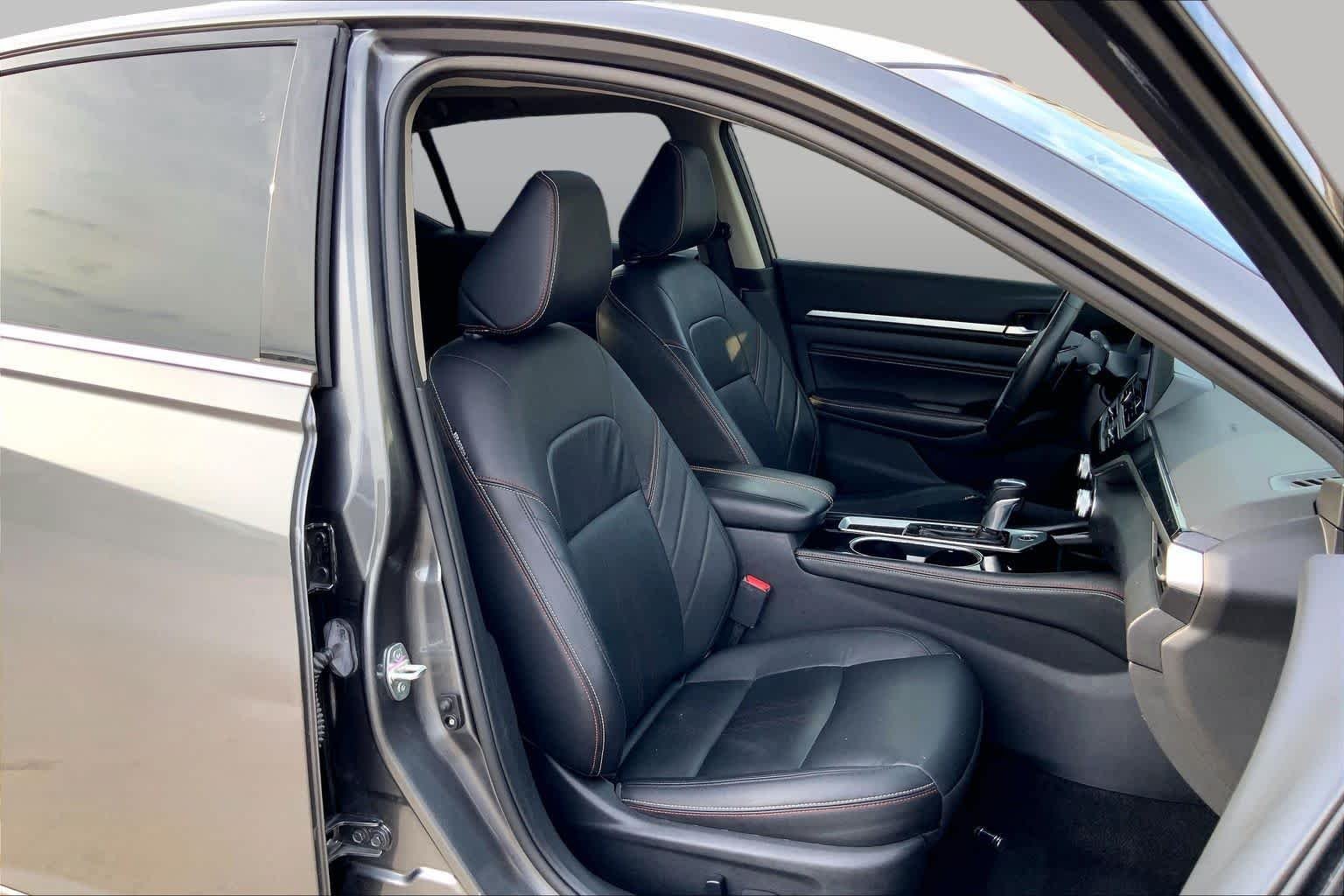 Used 2023 Gun Metallic Nissan 2.5 SR image 9