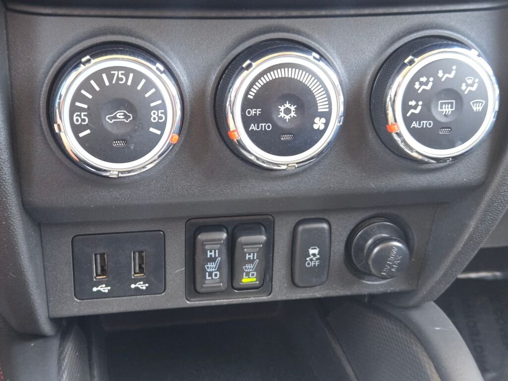Used 2019  Mitsubishi 4WD**1 OWNER** image 21