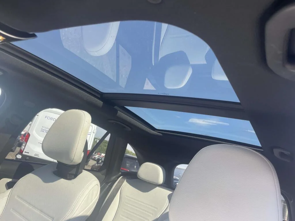 Certified Used 2024 Polar White Mercedes-Benz GLC 300 image 6