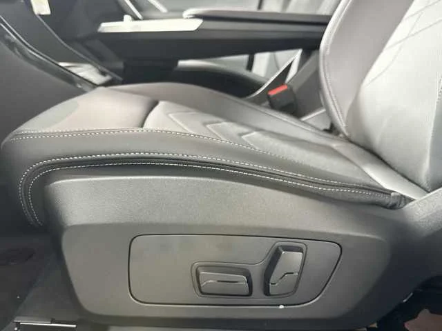 Used 2026 Dune Grey Metallic BMW xDrive28i image 12