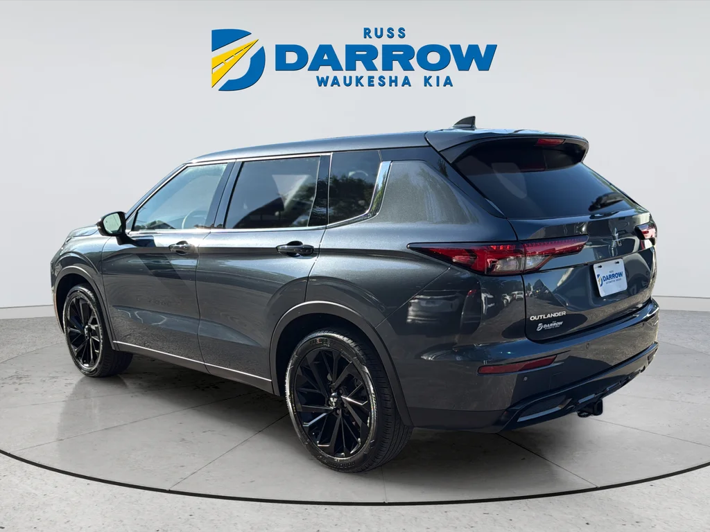 Used 2024  Mitsubishi SE Black Edition image 3