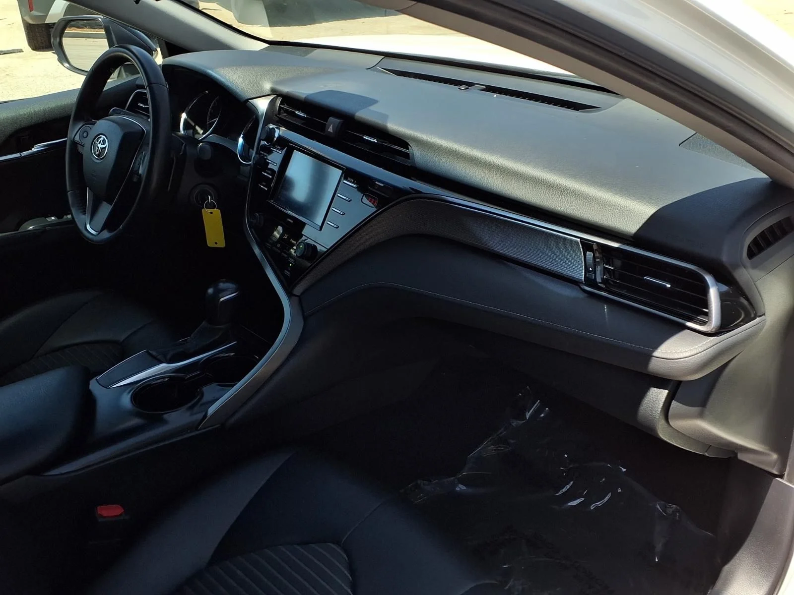 Used 2020 White Toyota SE Nightshade image 23