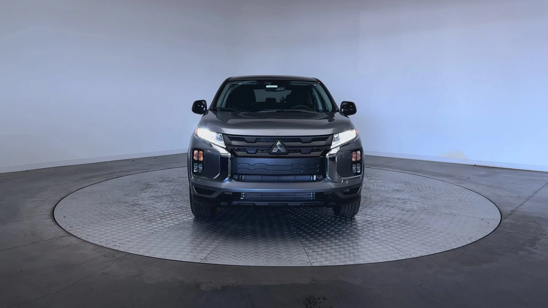 New 2026 Mercury Gray Metallic Mitsubishi LE image 3