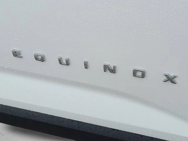New 2027 Summit White Chevrolet LT image 35