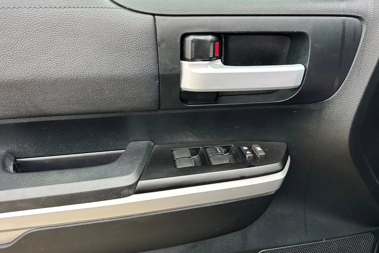 Used 2017 Black Toyota SR5 image 11