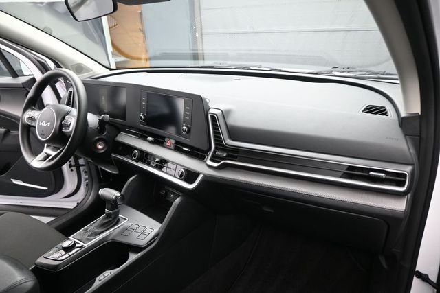 Used 2025 White Kia LX image 27
