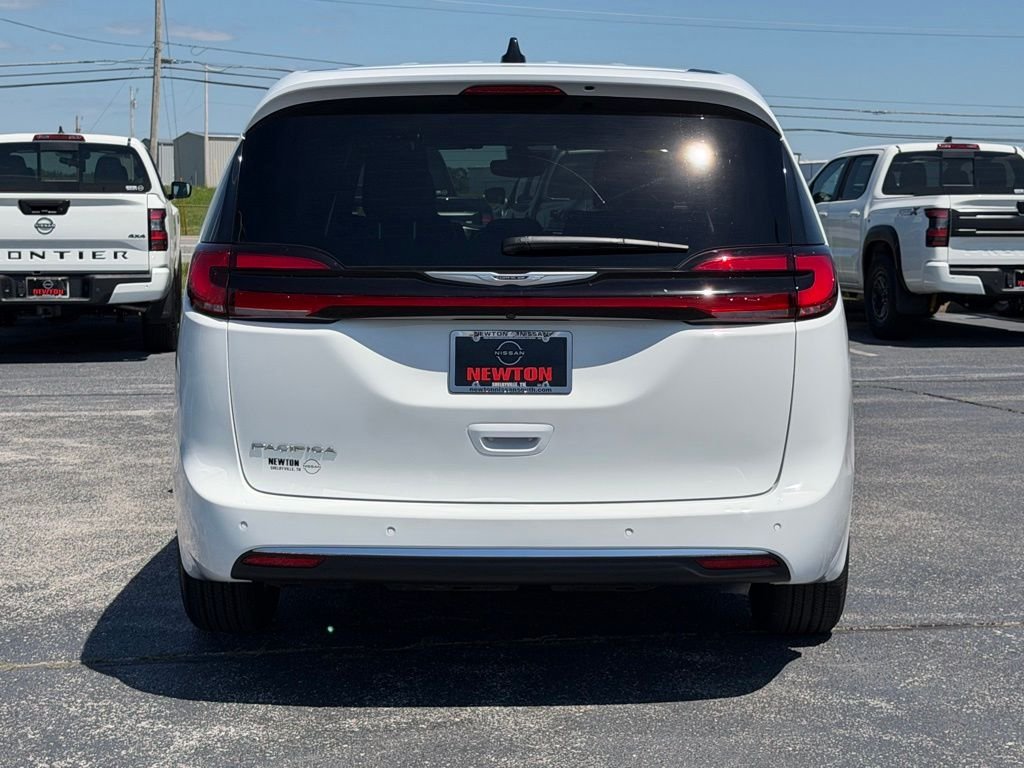 Used 2026 White Chrysler Select image 6