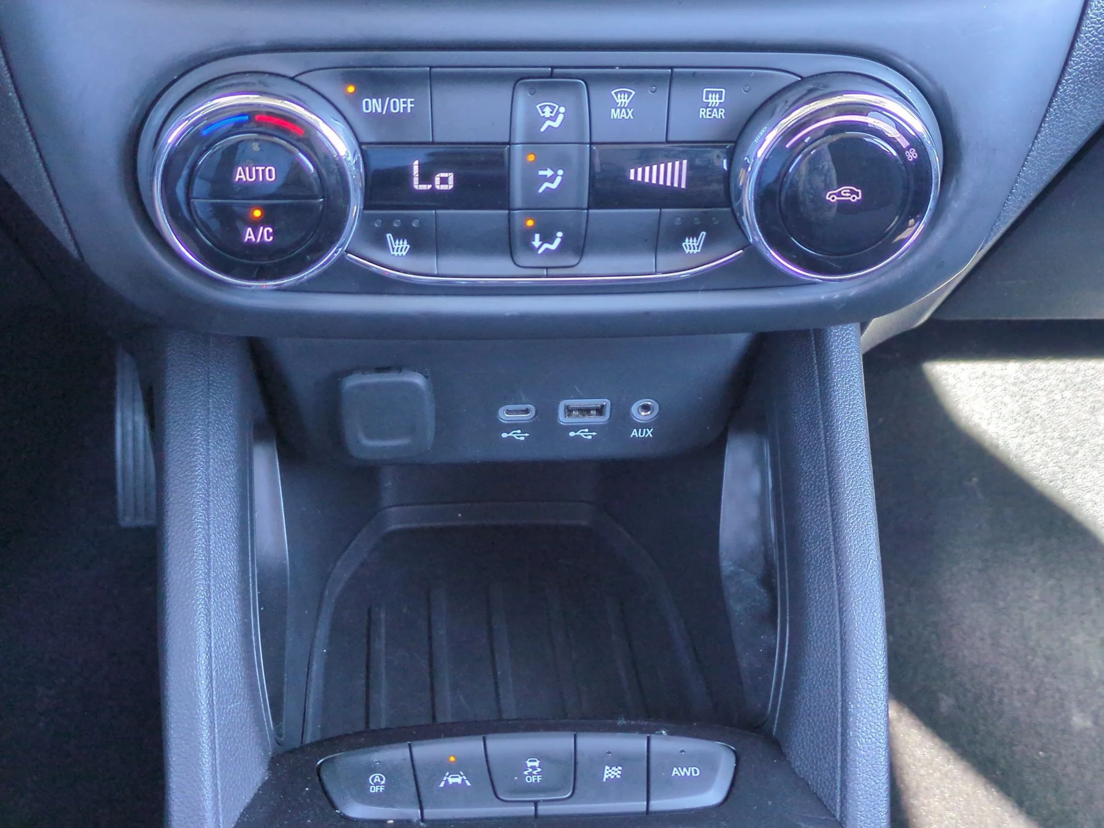 Used 2022 Summit White Chevrolet LT image 21