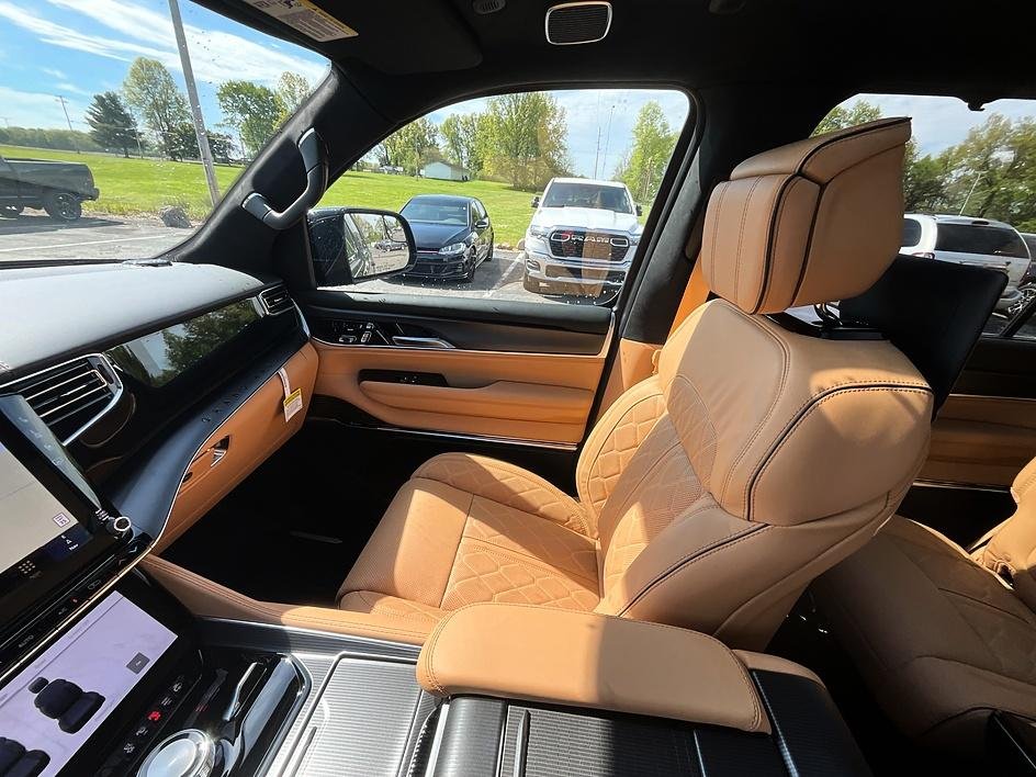 New 2026 High Gloss Black Jeep Summit Reserve image 35