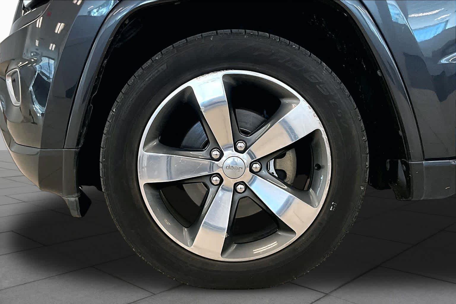 Used 2015 Maximum Steel Metallic Clearcoat Jeep Overland image 8