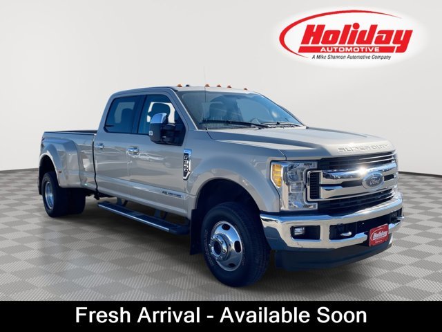 Used 2017 White Gold Metallic Ford XLT image 1