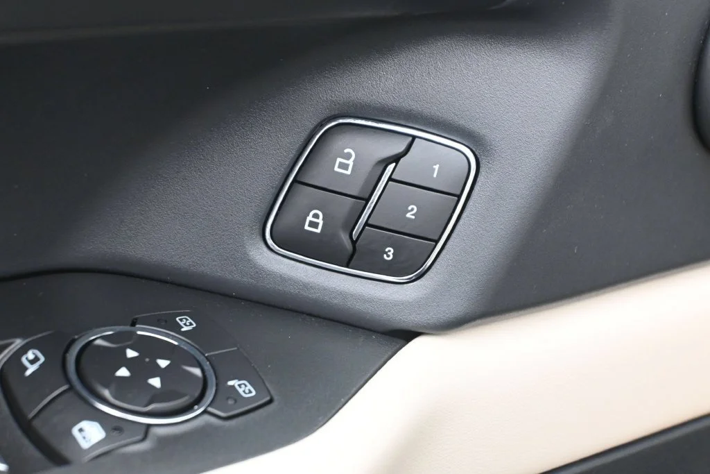 Used 2024  Ford Platinum image 20