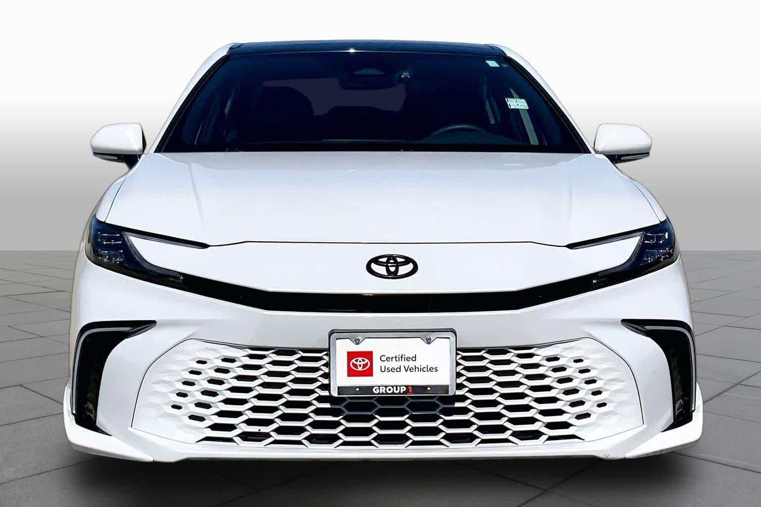 Used 2025 Wind Chill Pearl Toyota XSE image 4