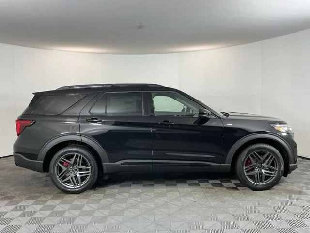 New 2026 Agate Black Metallic Ford ST-Line image 4
