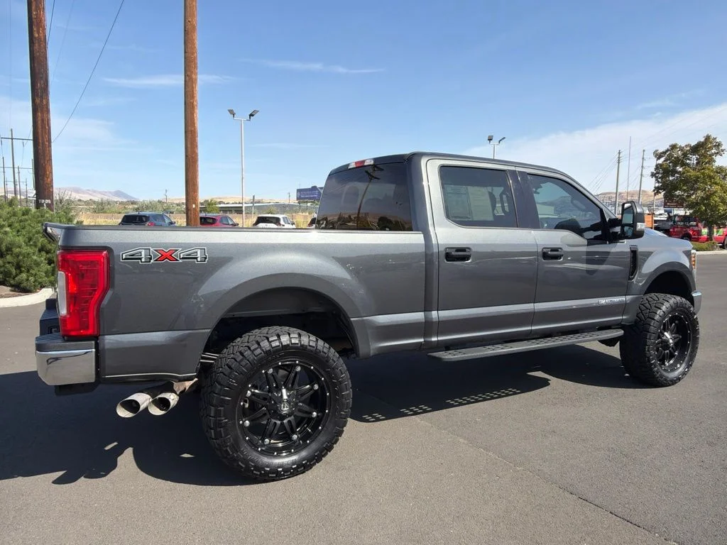 Used 2019 Magnetic Metallic Ford XLT image 4